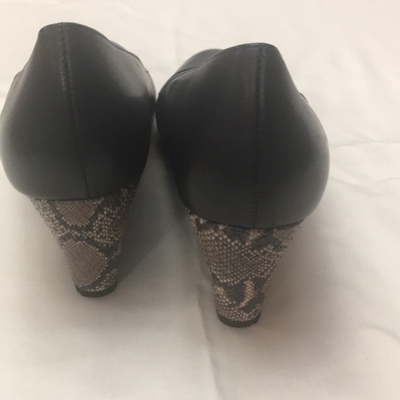 Antonio Melani 2 1/2” Wedge Heels - Picture 2 of 7